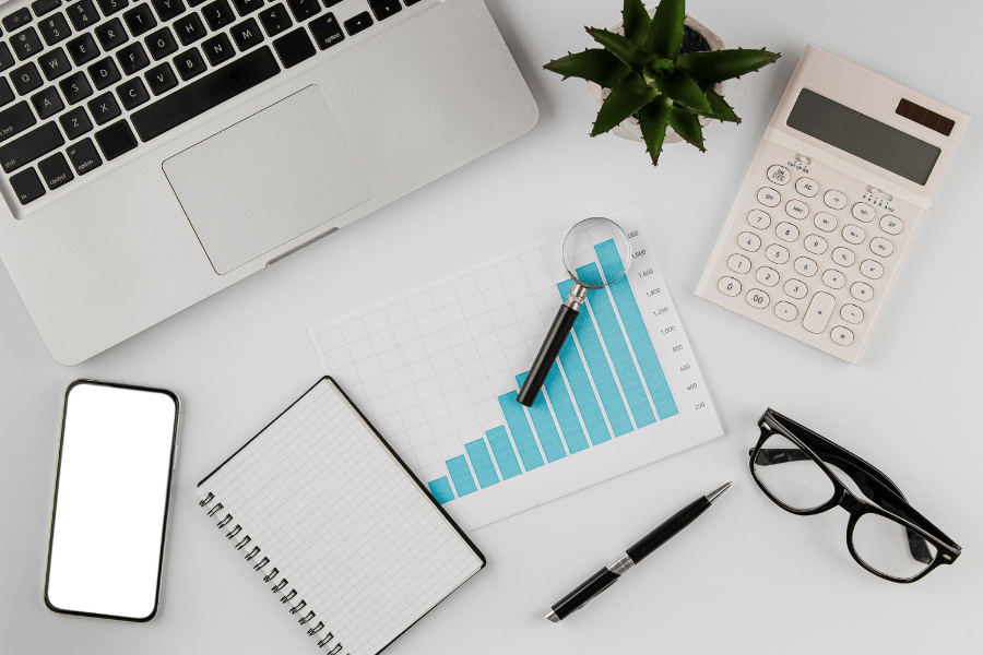 laptop rekenmachine bril pen geodriehoek