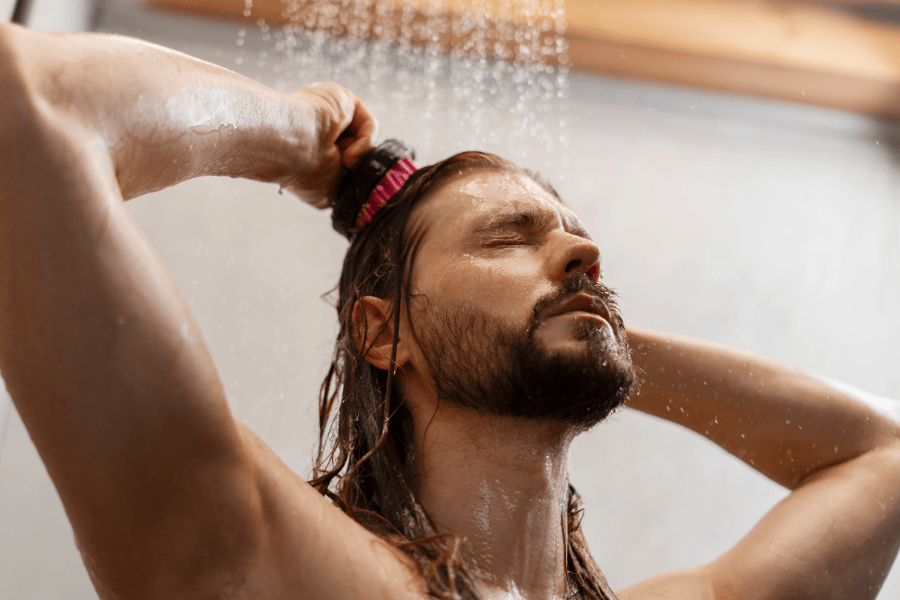 Man koude douche borstel 